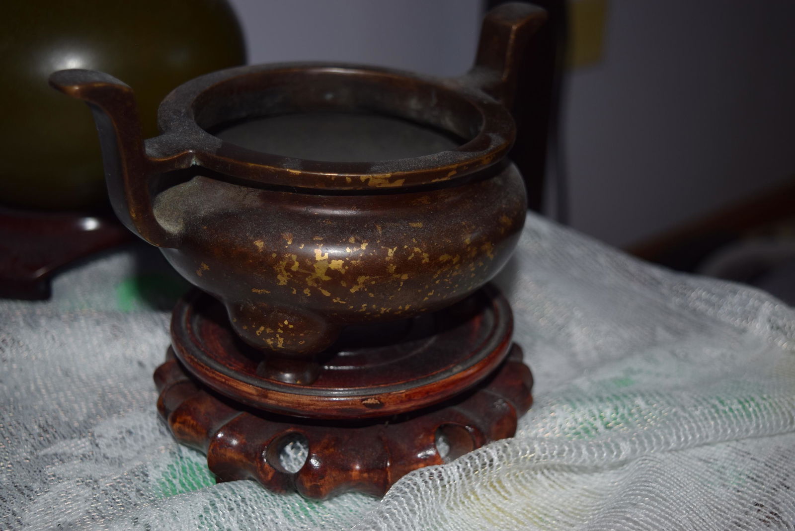 Gold splashed burner, Qing dynasty. (1 of 5)