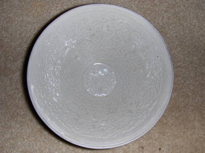 Chinese ming blanc dehua bowl. very nice carving.: Chinese carving, dehua, possible ming dynasty. very nice carving.