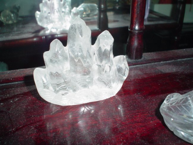 Chinese crystal carving. pen holder: Chinese crystal carving. pen holder