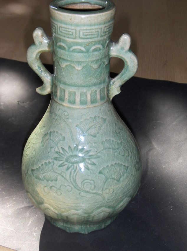 Late yuan or early ming dynasty vase: possible rong quan yuan dyanasty or early ming vase 12 inches tall.