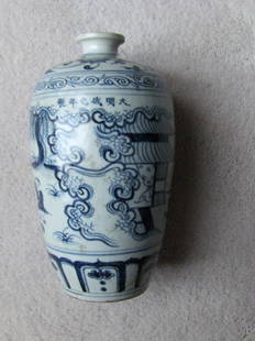 Chinese late ming vase: 8.5 inches, chips on the top. excellent drawing. possible late ming