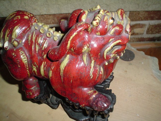 Chinese ming lion on the wood stand: Chinese lion on the wood stand, possible ming dynasty.