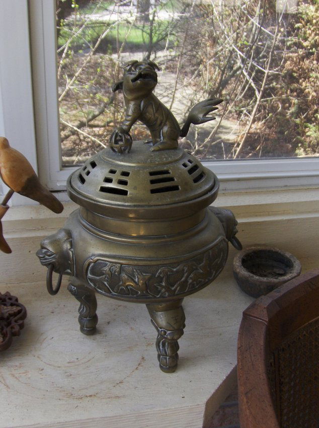 Chinese qing dynasty lion vase. (1 of 1)