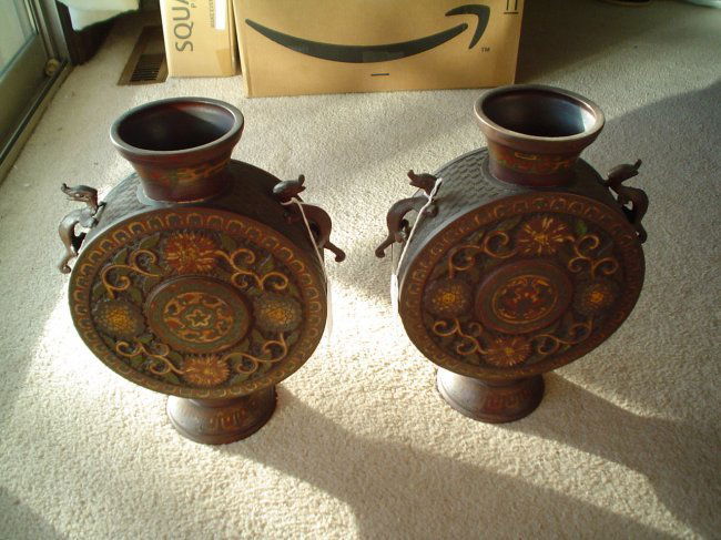 A pair of large vases. (1 of 2)