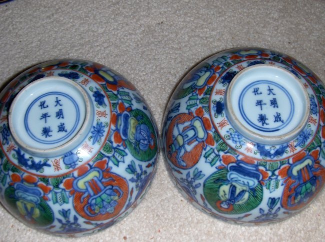 a pair of antique famille verte bowls.: A pair of famille verte bowls. possible 18th century. diameter 6 inches. ming dynasty mark