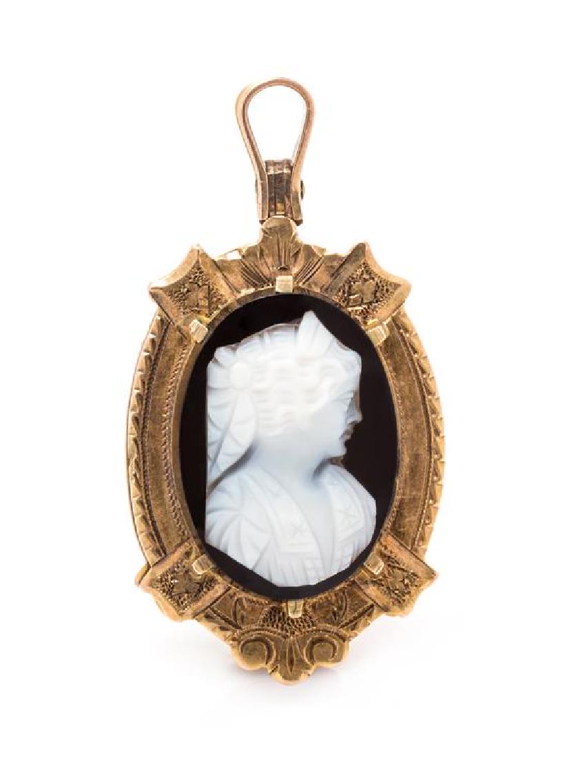 A Victorian Agate Cameo Fob Locket, 5.00 dwts (1 of 1)