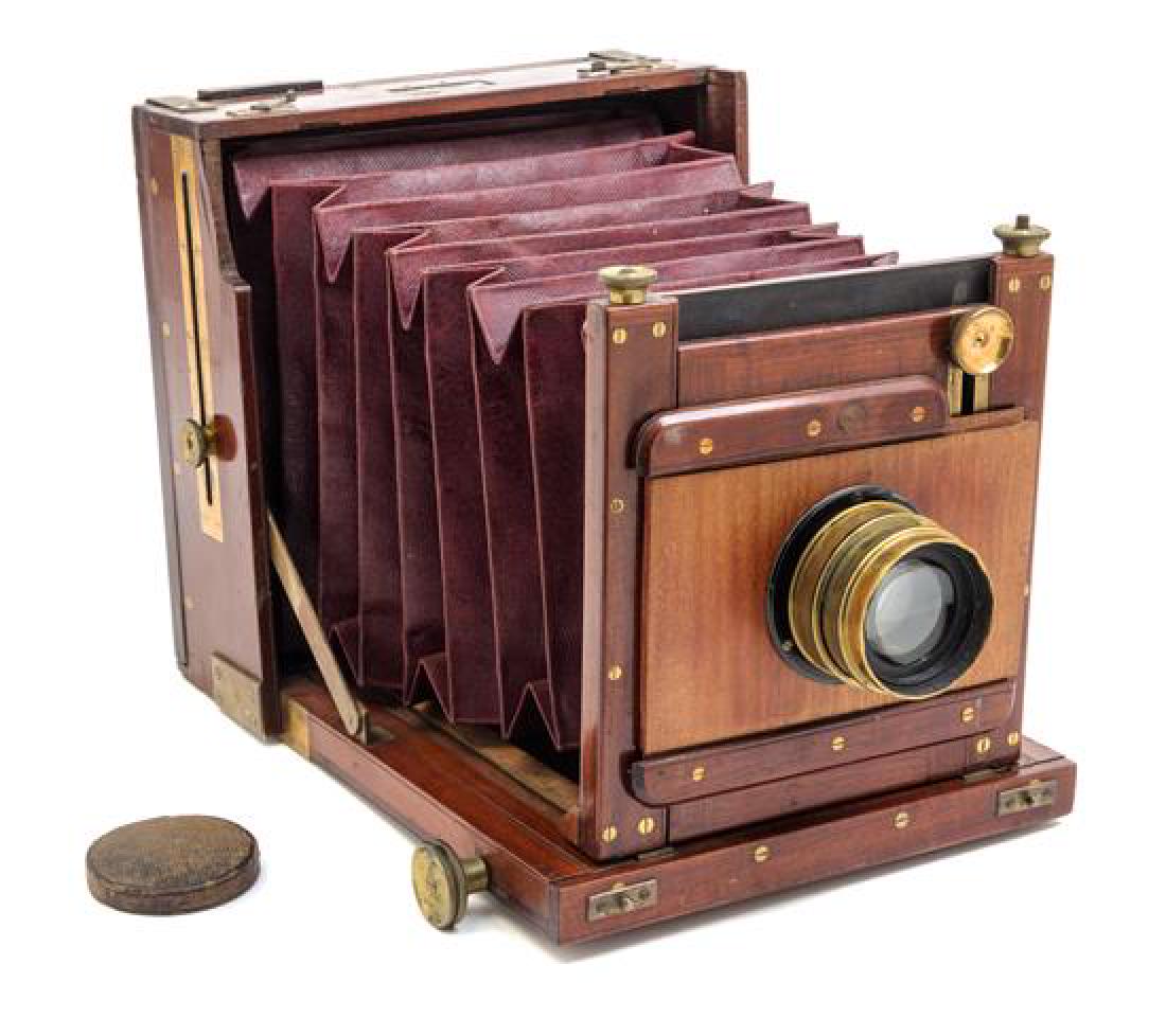 * A Scottish Mahogany Cased Field Camera Case height 8 (1 of 1)