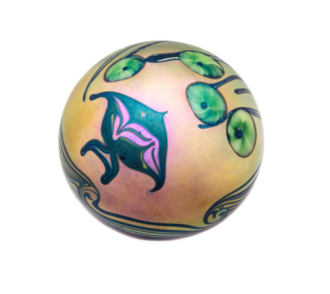 Orient & Flume, Chico, California, a fish paperweight,: Orient & Flume Chico, California a fish paperweight, 1977 signed and dated Diameter 2 7/8 inches Estimate $ 80-120