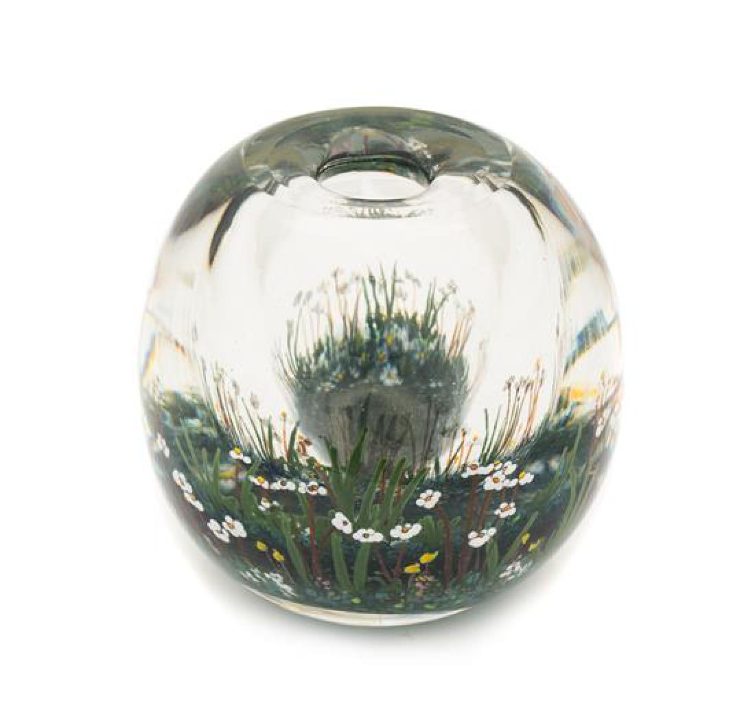 * A Heilman-Roessler Studio Daisies Paperweight Vase (1 of 1)