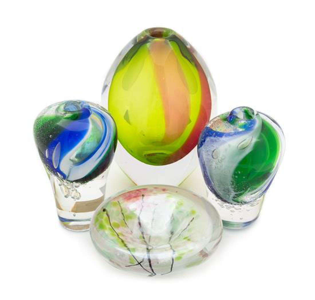 A Group of Paperweights: A Group of Paperweights Orient & Flume, Orrefors and Kosta Boda. Estimate $60-80