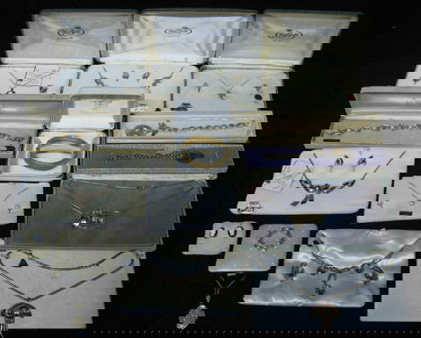 Large Group of Assorted 12k Gold Filled lady's Je: Large Group of Assorted 12k Gold Filled lady's Jewelry Pieces and Sets. Including necklaces, bangle and chain bracelets and pins by the makers Carl Art, Van Dell, Coro and La Mode. Some pieces inset w