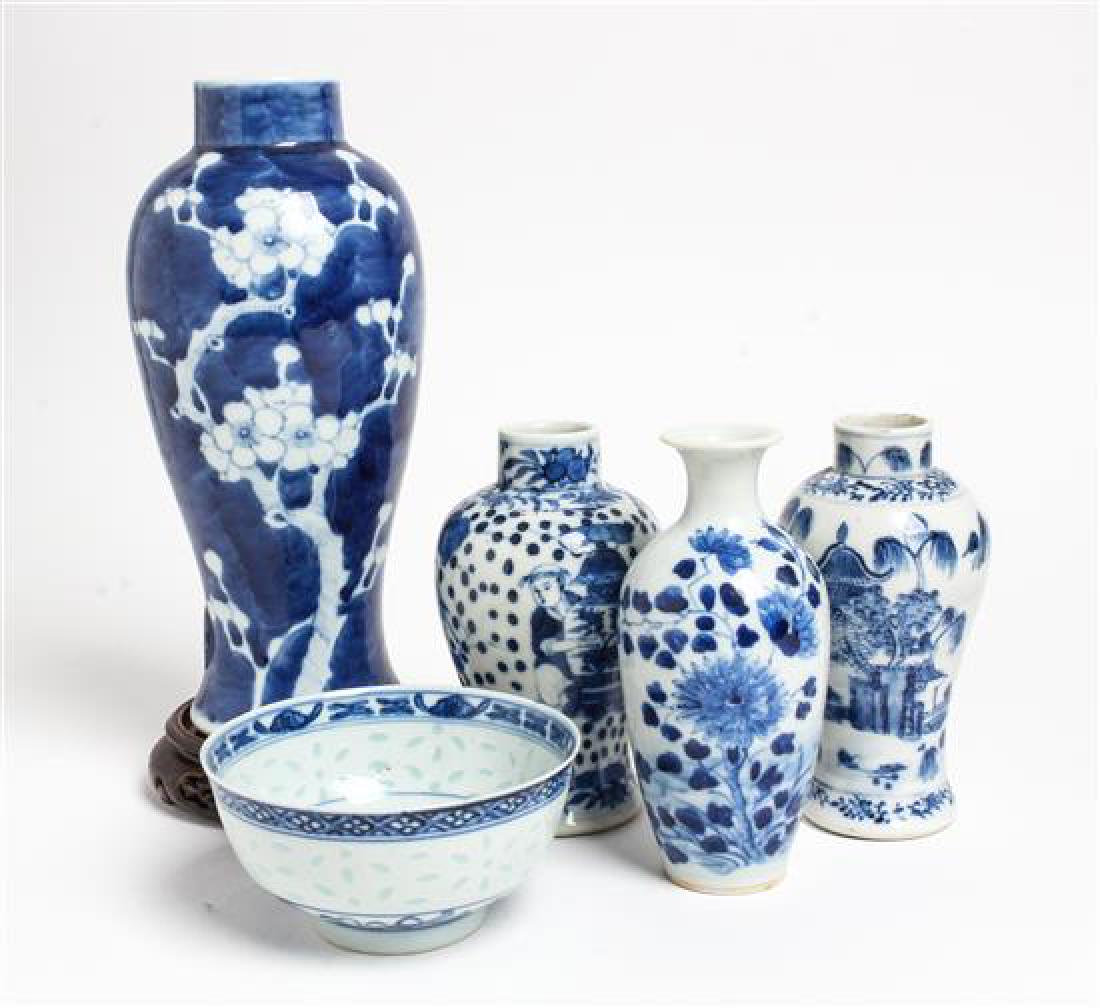 * Five Chinese Blue and White Porcelain Articles Height (1 of 1)