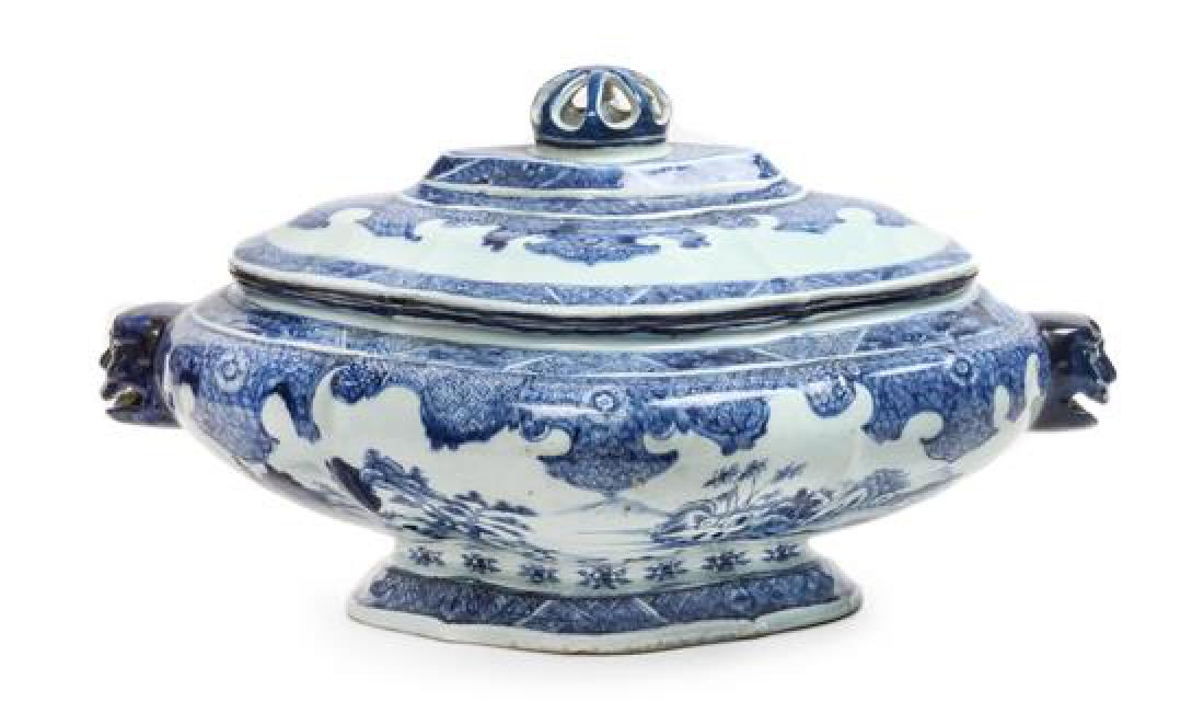 A Chinese Export Blue and White Porcelain Soup Tureen (1 of 1)