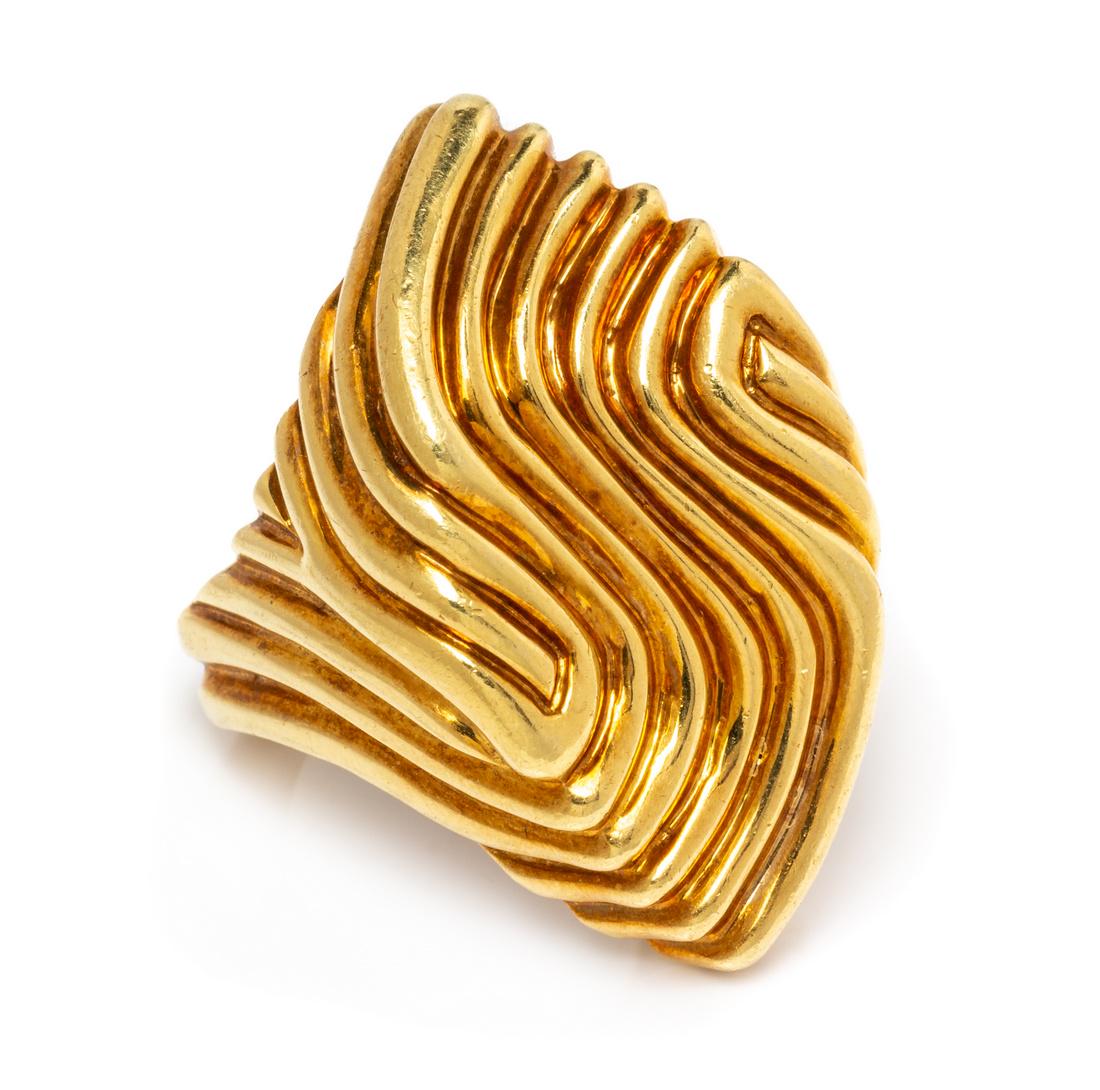 An 18 Karat Yellow Gold Ring, R. Stone, 16.90 dwts. (1 of 2)