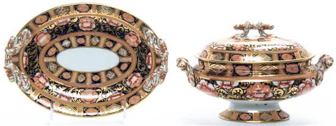 An English Ironstone Sauce Tureen with Undertray Length: An English Ironstone Sauce Tureen with Undertray in the Imari taste. Length over handle 8 inches. Estimate $100-200