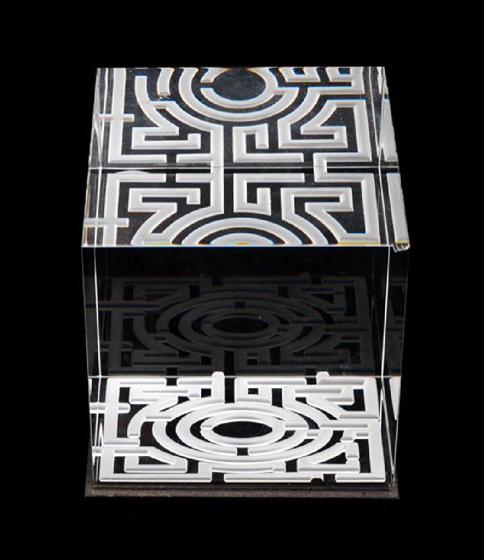 A Steuben Maze Heiht 4 1/2 inches.: A Steuben Maze Heiht 4 1/2 inches. Estimate $300-500