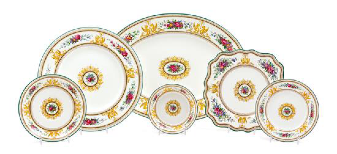 A Wedgwood Porcelain Columbia Dinner Service Diameter (1 of 2)