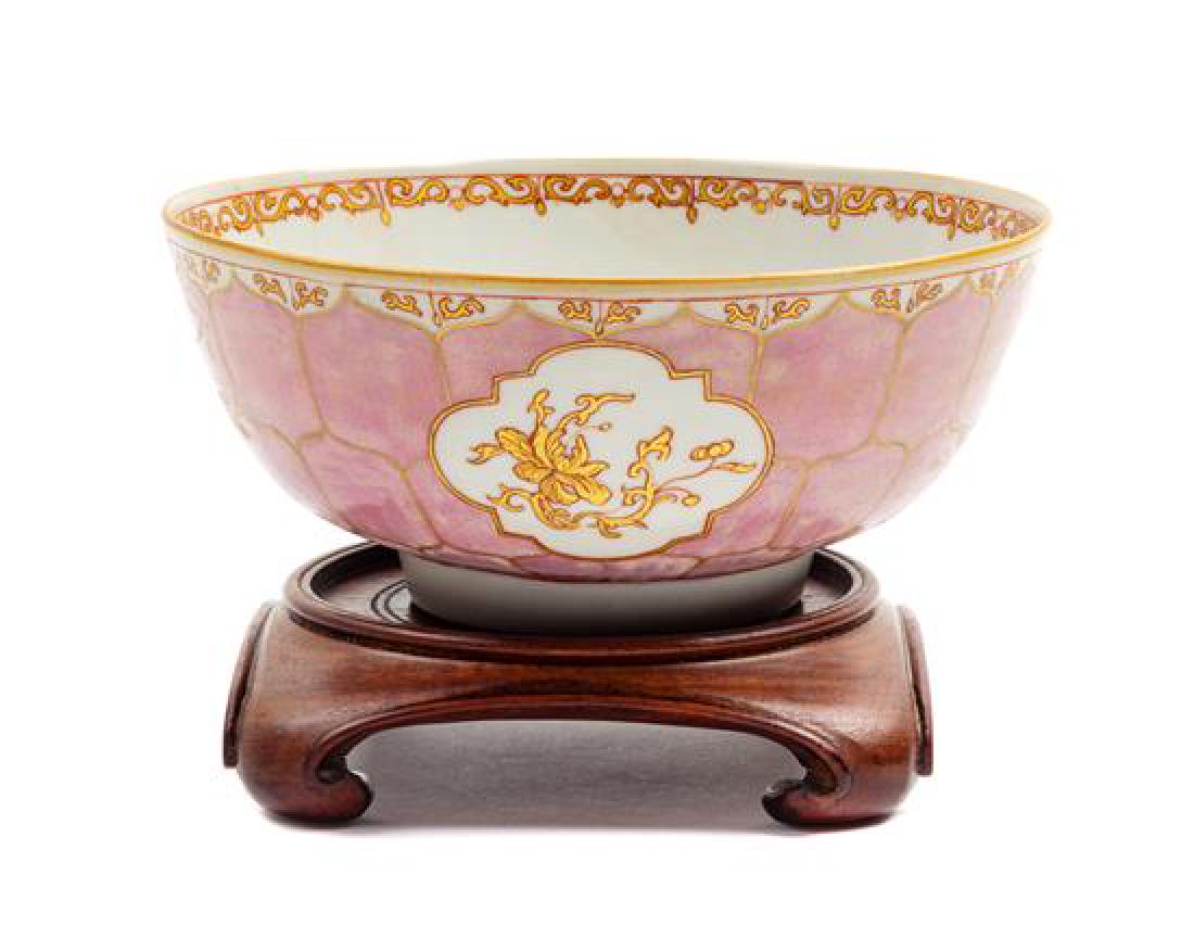 A Chinese Export Porcelain Lotus Bowl Diameter 7 3/4 (1 of 2)