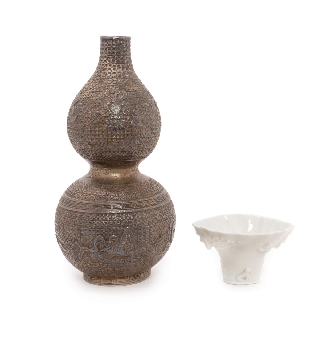 * Two Chinese Porcelain Articles Height of taller 11 (1 of 2)