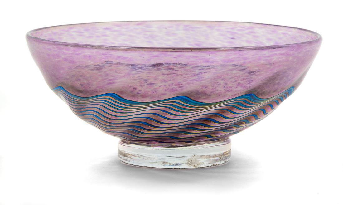 Robert Held, (American, 20th Century), Bowl: Bowl Robert Held, (American, 20th Century), blown glass, ectched to underside R. Held Art Glass, Diameter approx. 9 inches