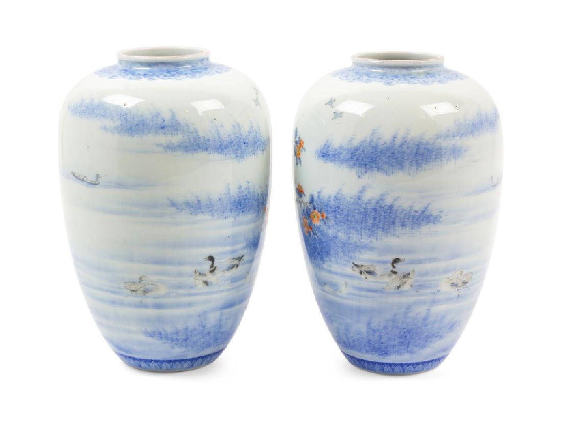 A Pair of Japanese Kakiemon Porcelain Jars 20TH CENTURY (1 of 2)