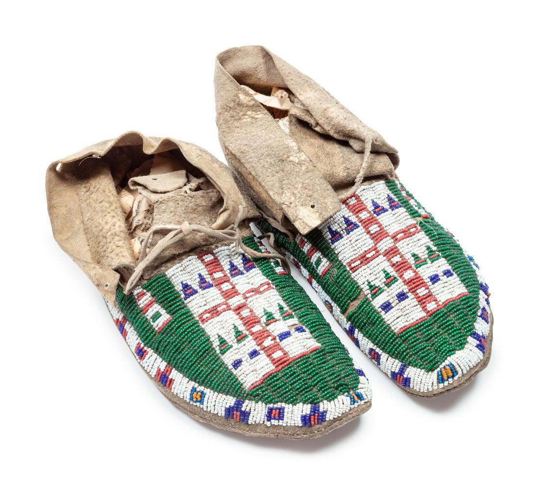Northern Plains Beaded Buffalo Hide Moccasins length 9 (1 of 1)