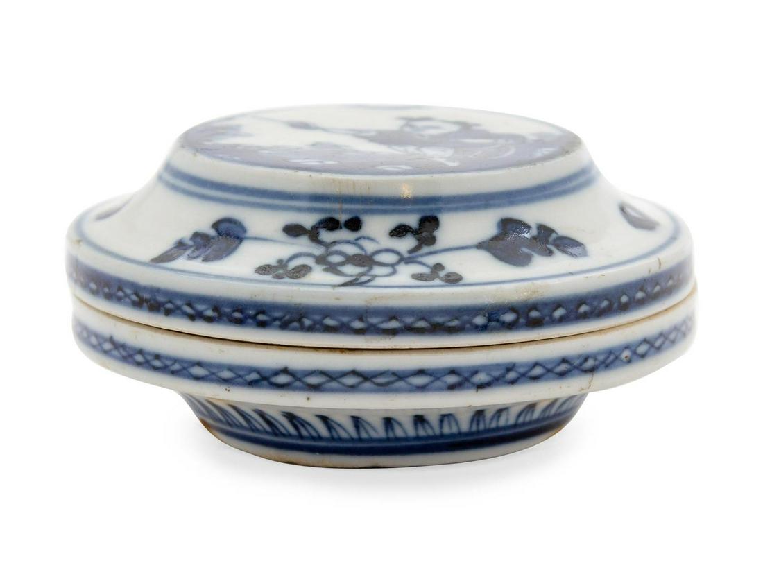 A Chinese Blue and White Porcelain Seal Box and Cover (1 of 2)