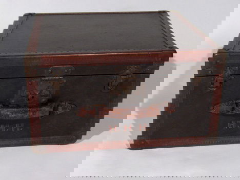 961A: VINTAGE LOUIS VUITTON HAT SUITCASE Measuring 16 i: VINTAGE LOUIS VUITTON HAT SUITCASE Measuring 16 inches wide x 8 1/2 inches high x 15 1/2 inched deep. With signature LV" canvas sides, leather "LV" embossed trim, brass hardware, with original key in