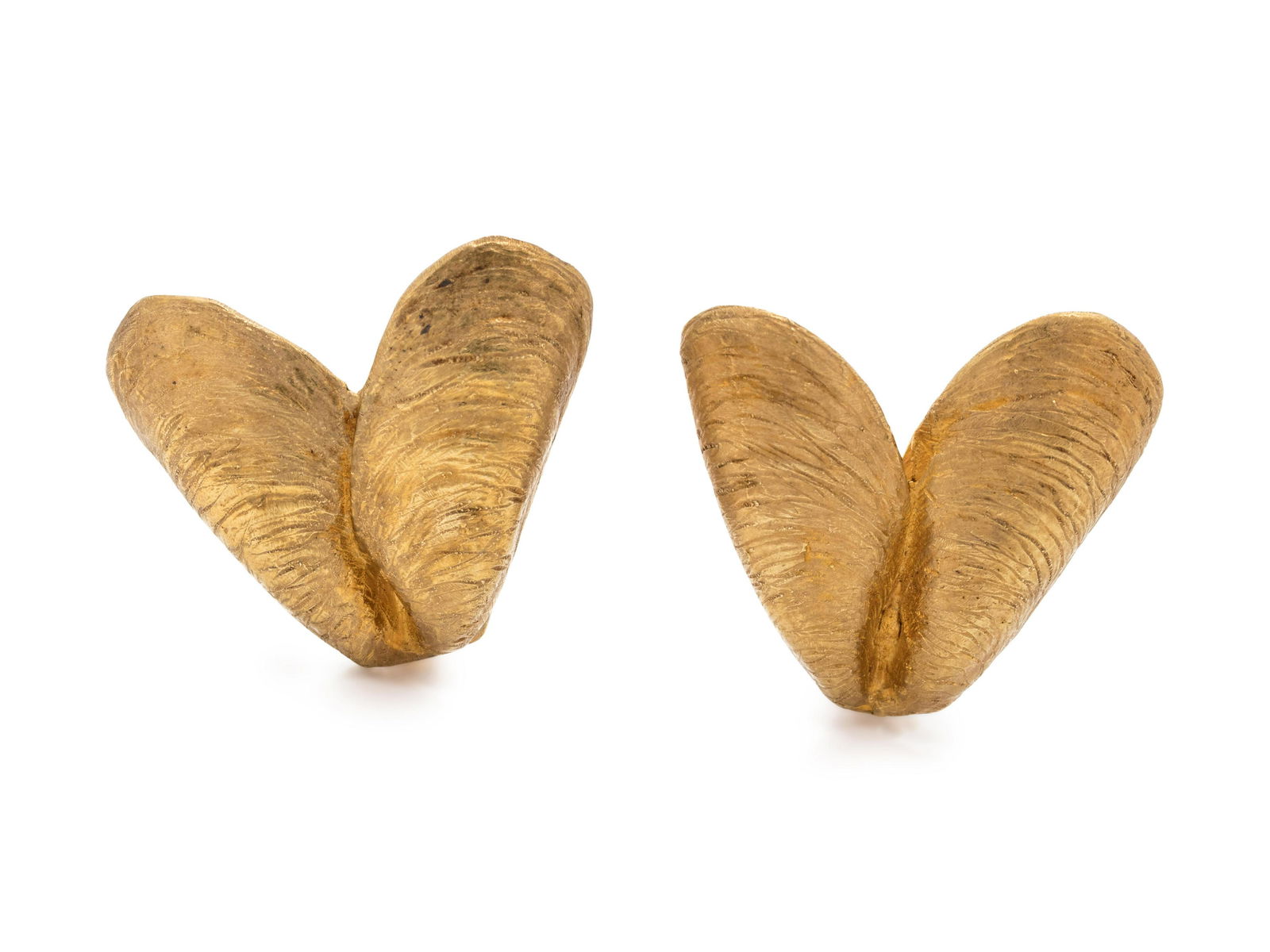 YELLOW GOLD MUSSEL SHELL EARCLIPS (1 of 1)