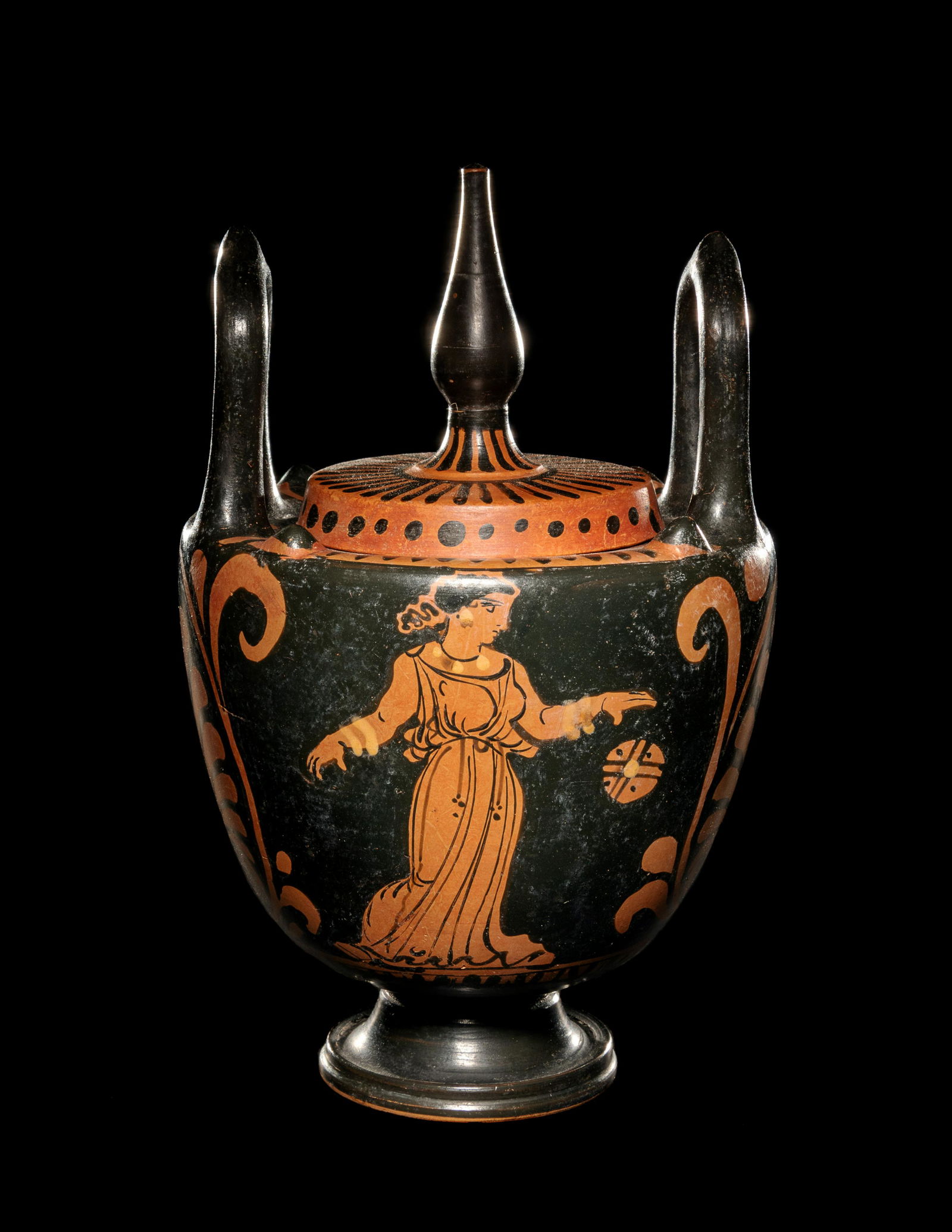 An Apulian Red-Figured Lebes Gamikos (1 of 4)