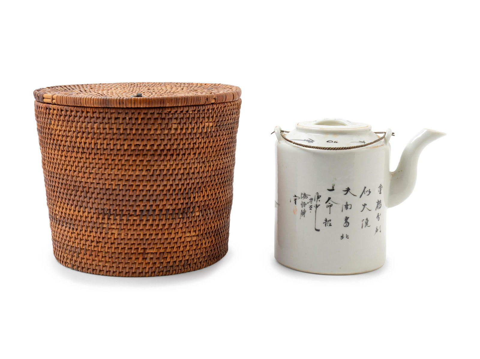 Two Chinese Famille Rose Porcelain Articles Height of (1 of 6)