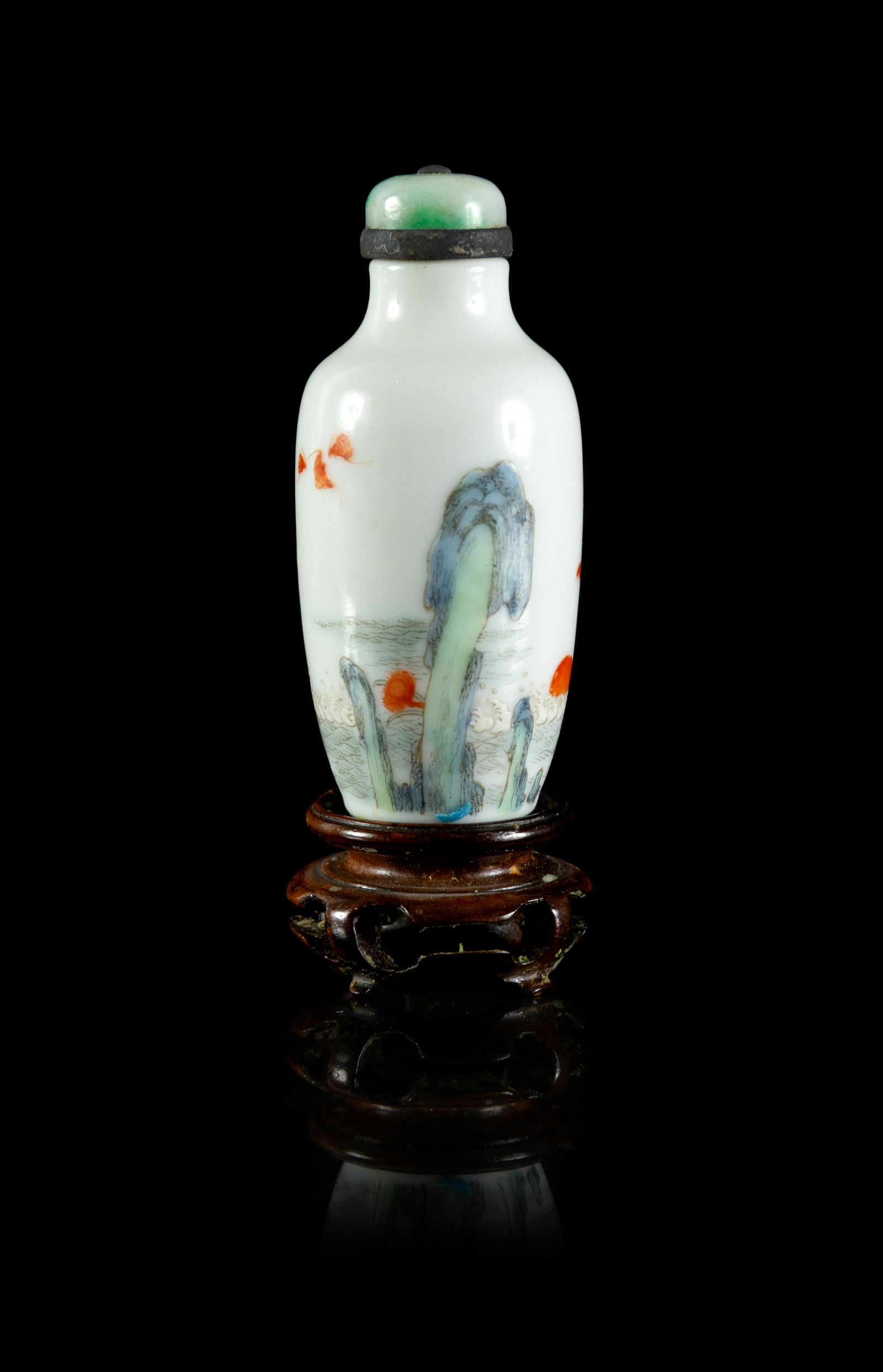A Chinese Famille Rose Porcelain Snuff Bottle Height 2 (1 of 1)