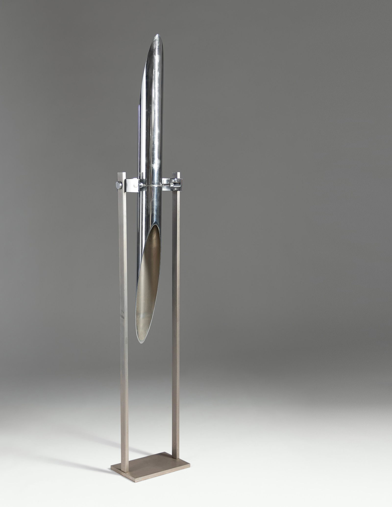 Robert Sonneman (American, b. 1943) Adjustable Floor: Robert Sonneman (American, b. 1943) Adjustable Floor Lamp, Sonneman Lighting, USA chrome-plated steel 69 x 8 1/2 x 8 1/2 inches. For condition inquiries please contact Nathan Brady at nathanbrady@hind