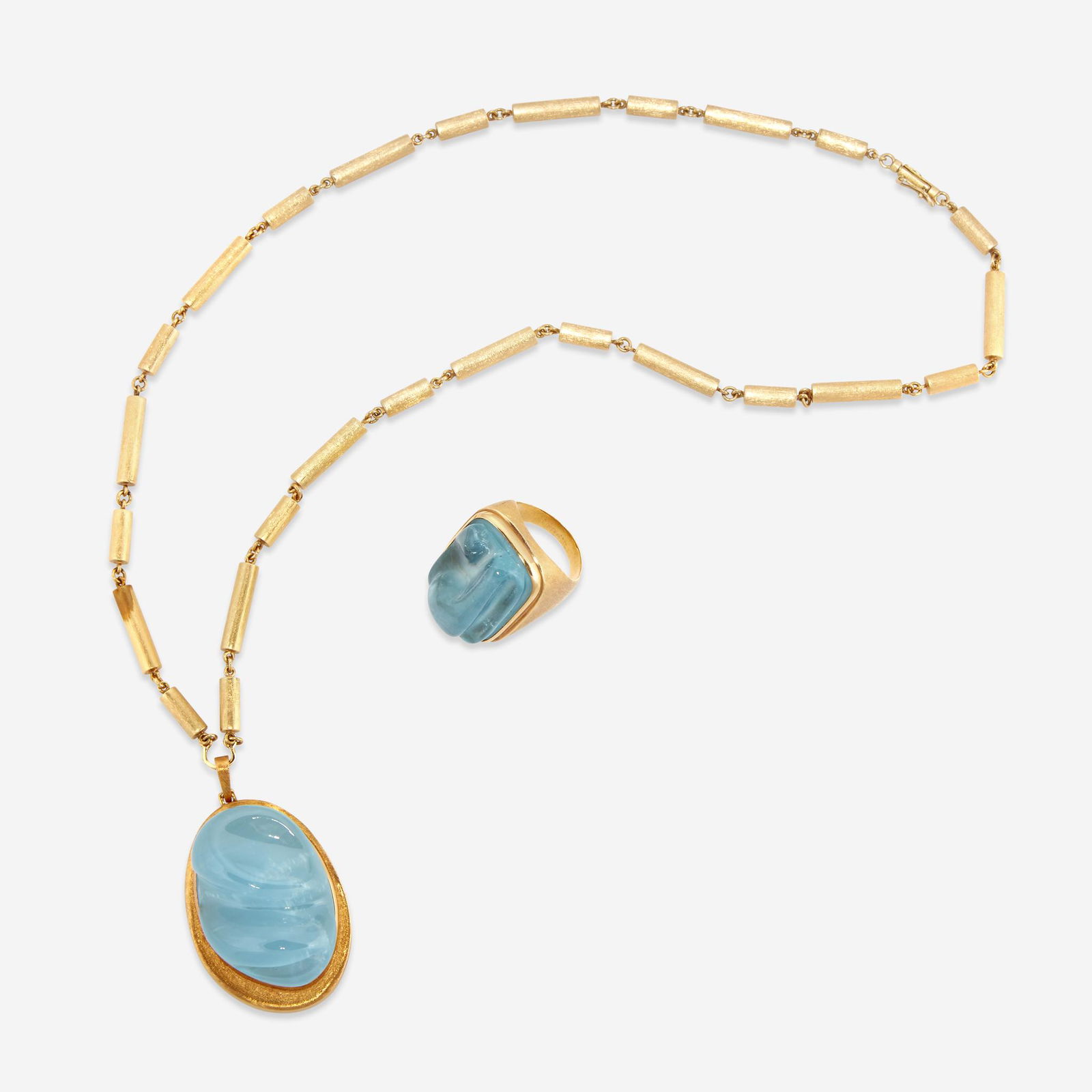 An aquamarine and eighteen karat gold pendant necklace (1 of 3)