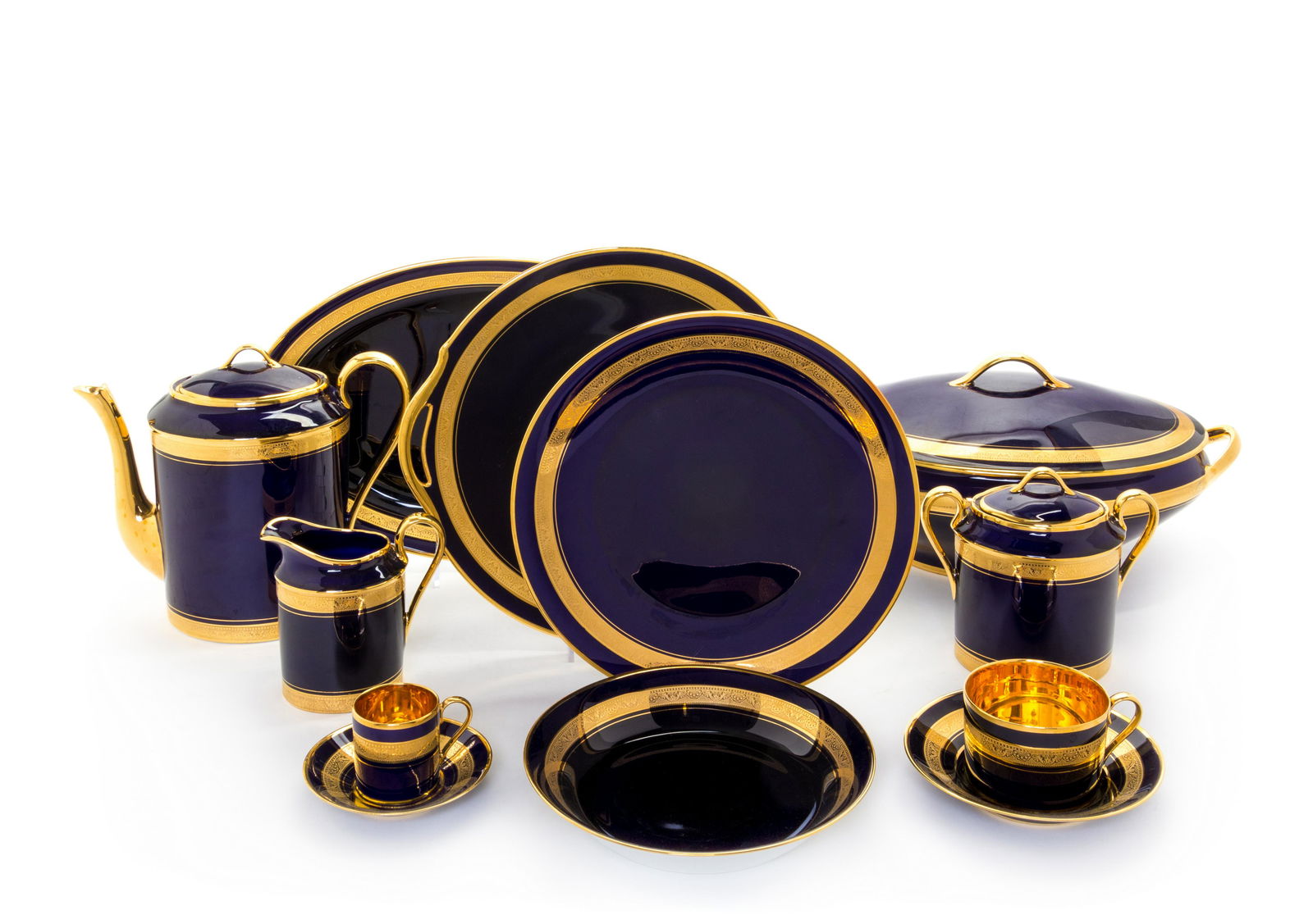 A Limoges Porcelain Dinner Service  (1 of 1)