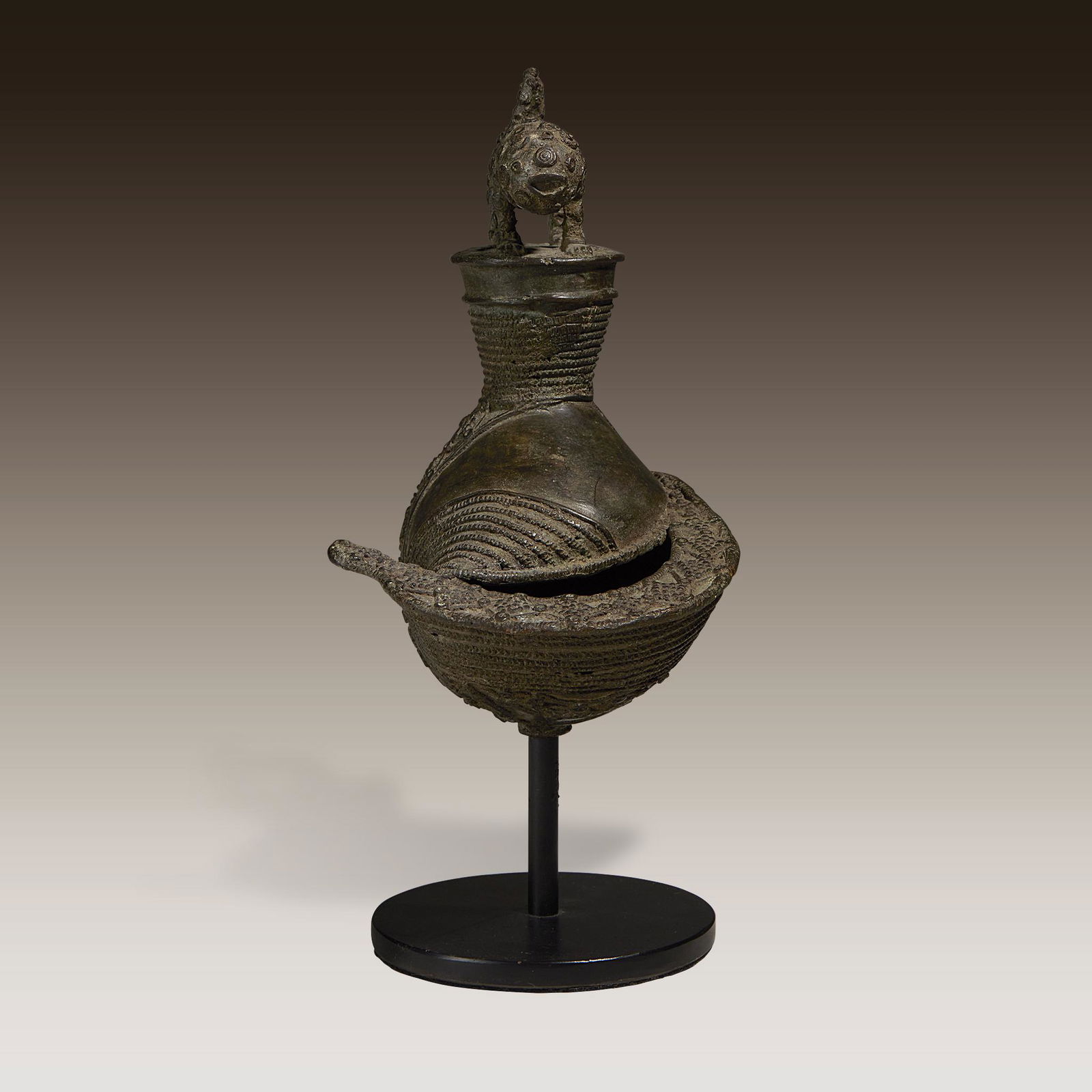 An Akan vessel, Ghana (1 of 2)