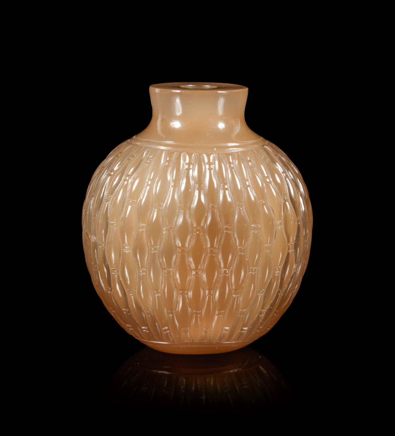 A Carved Agate ‘Basket Weave’ Snuff Bottle (1 of 3)
