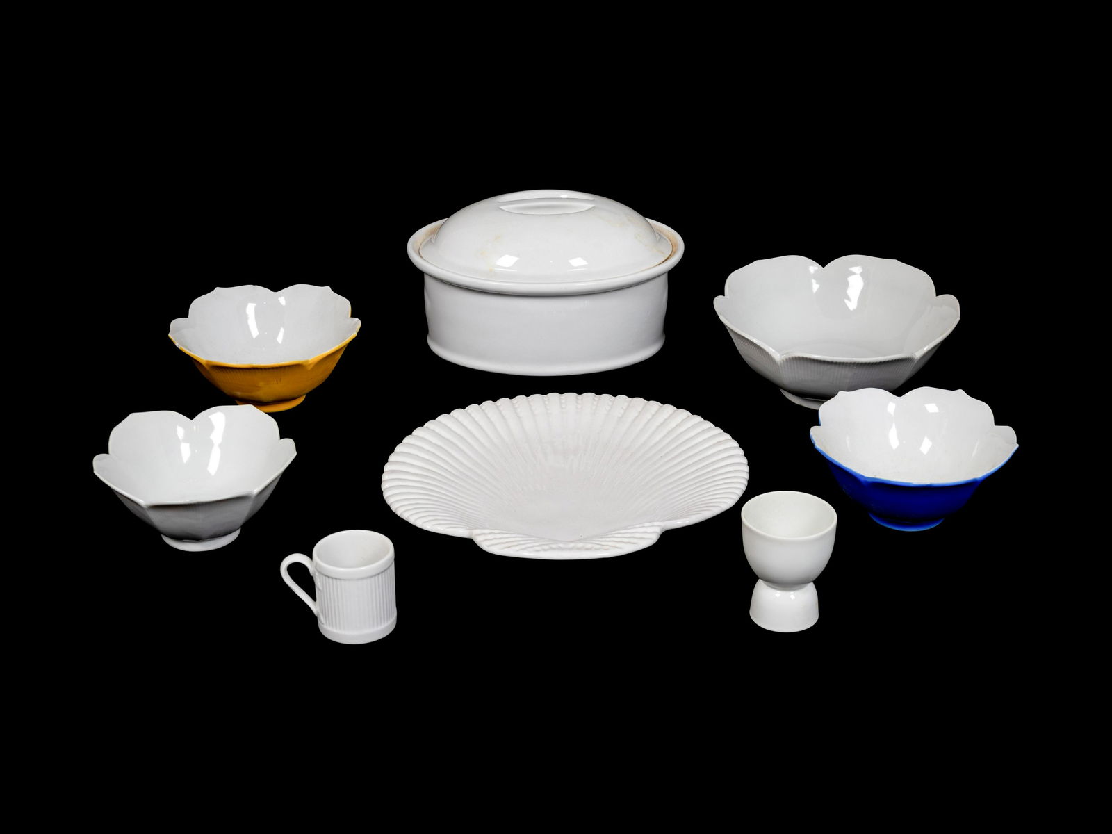 A Group of Porcelain Articles Diameter of dinner plates (1 of 1)