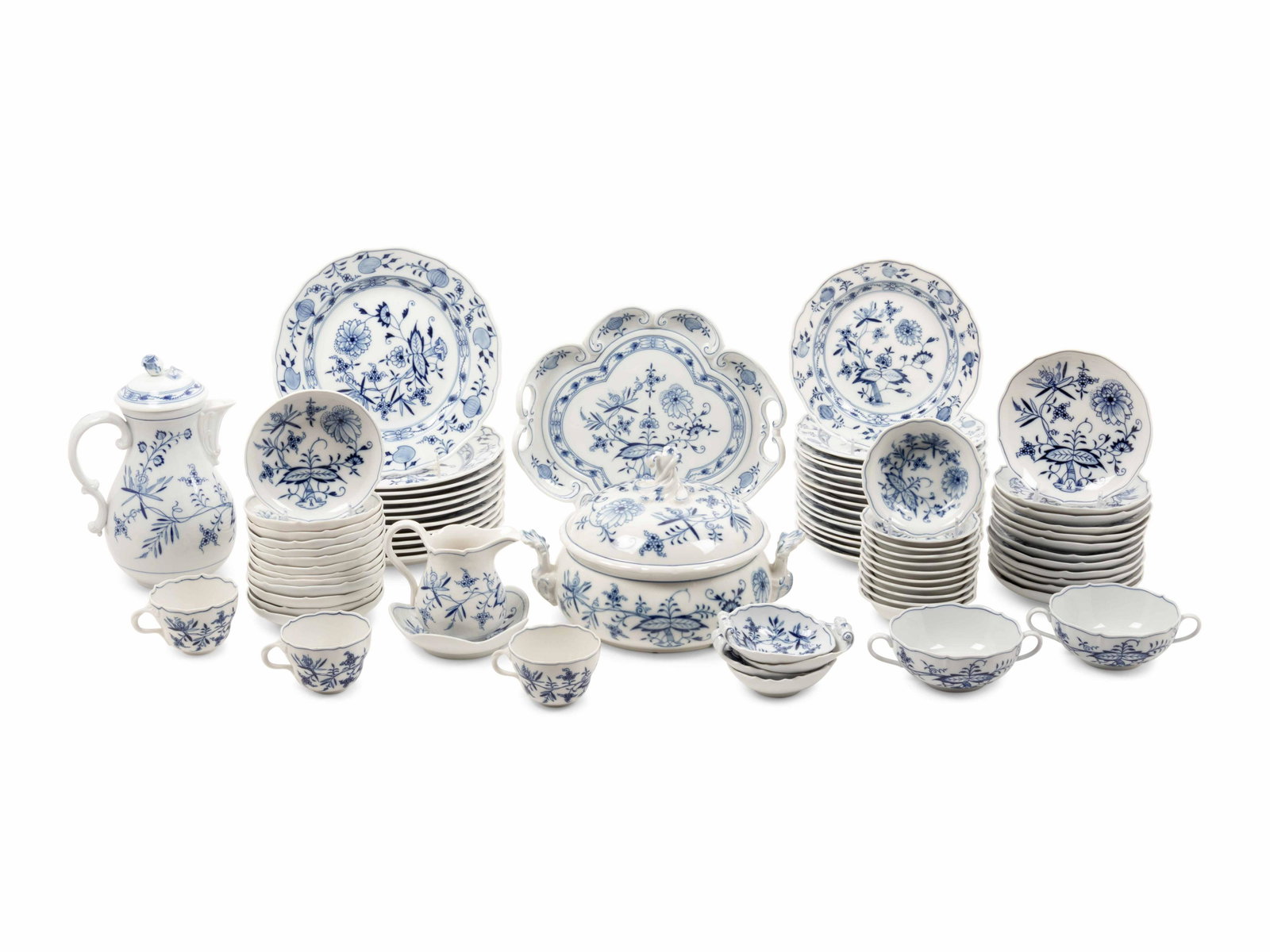 A Meissen Blue Onion Porcelain Dinner Service (1 of 6)