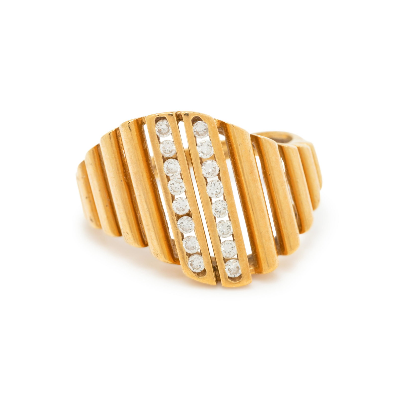 YELLOW GOLD AND DIAMOND RING: YELLOW GOLD AND DIAMOND RING Containing 16 round brilliant cut diamonds weighing approximately 0.30 carat total. Stamp: 750 (obscured maker's mark). 3.95 dwt. From The Estate of Cathy D. Perry, Ocala,