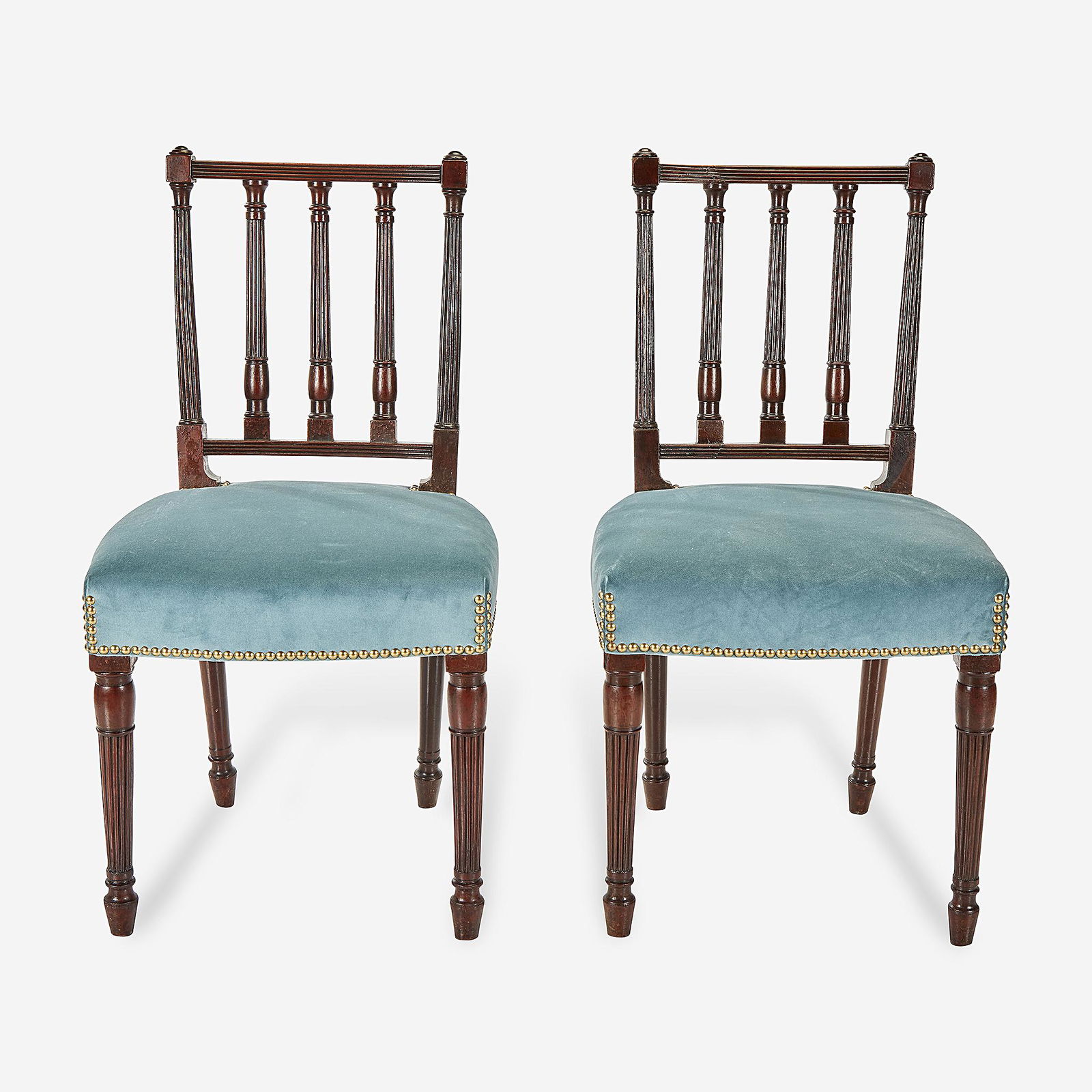 A pair of Federal carved mahogany side chairs, (1 of 2)