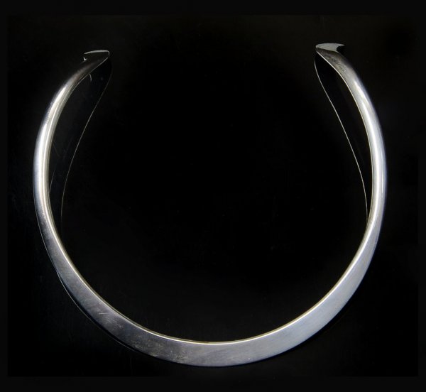 A Sterling Silver Collar, Georg Jensen. 53.95 dwts.: A Sterling Silver Collar, Georg Jensen. Stamp: 925 S DENMARK K10 A9 GEORGE JENSEN hallmark. 53.95 dwts.