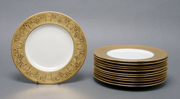 A Group of Six Royal Worcester Porcelain Plates, Diamet: A Group of Six Royal Worcester Porcelain Plates, retailed by Ovington Brothers, New York, having gilt rims with scrolling decoration throughout, marked 'Ovington Brothers, New York, Royal Worchester E