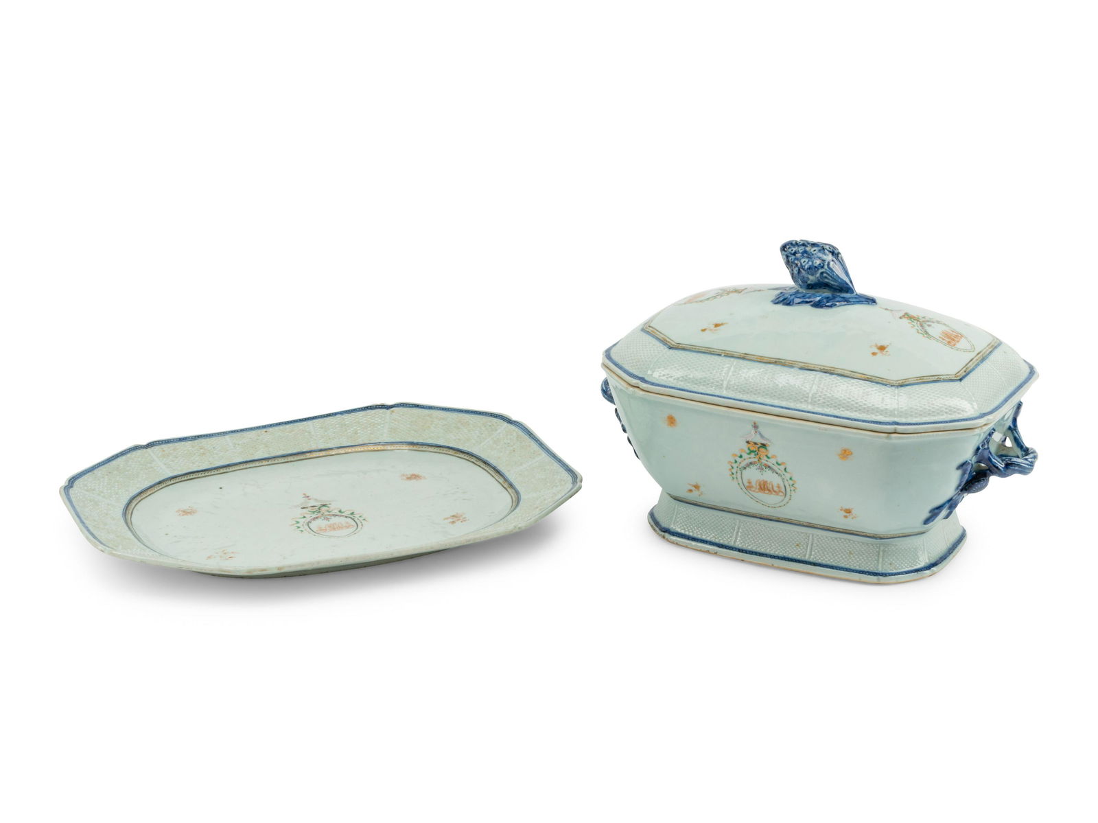 A Chinese Export Porcelain Tureen and Tray (1 of 4)