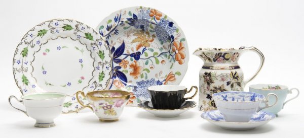 A Collection of English Tablewares, Diameter of fi: A Collection of English Tablewares, comprising eight Royal Cauldon luncheon plates with polychrome and gilt floral decoration, eight Wedgwood bowls, a Mason's pitcher and Ironstone bowl in the Imari p