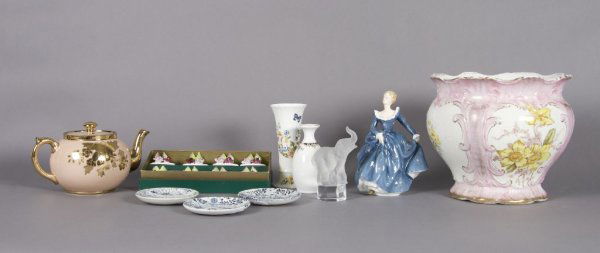 A Group of Sixteen Decorative Porcelain Articles,: A Group of Sixteen Decorative Porcelain Articles, comprised of an Ansley spill vase, eight Staffordshire placecard holders, three delft saucers, an underglazed vase, a Gibson teapot, a Royal Doulton f