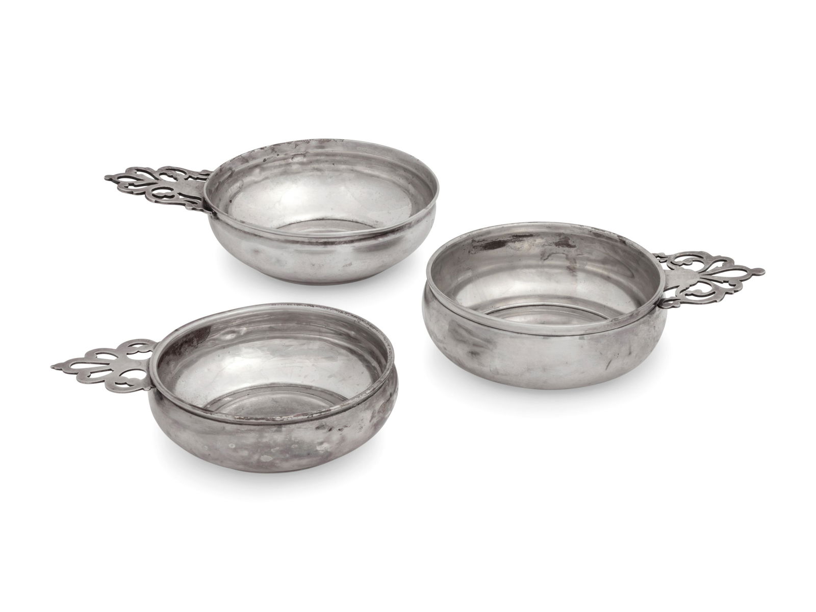 A Collection of Silver Dishes and Trays Plate diameter (1 of 2)