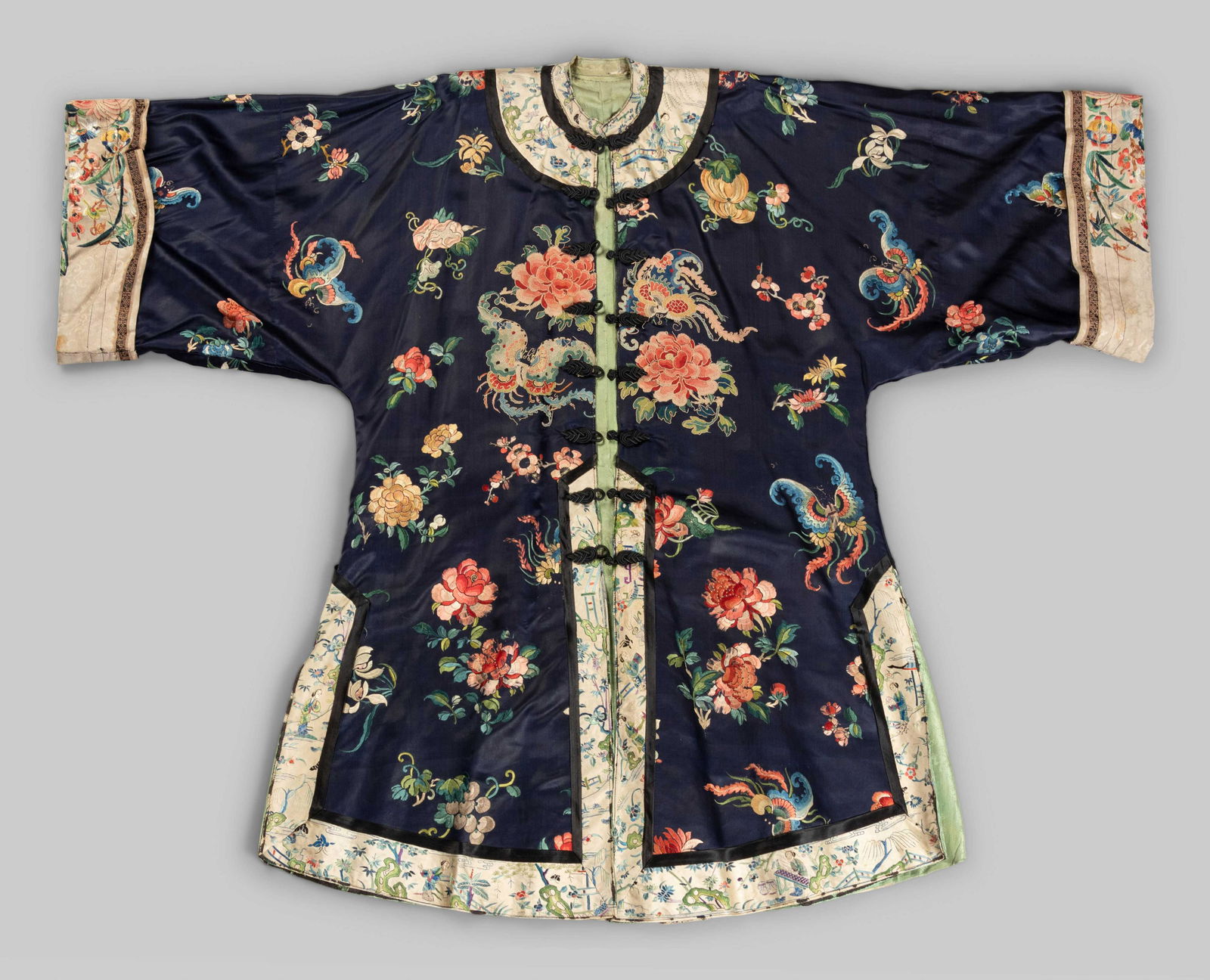 A Chinese Embroidered Silk Ladies' Jacket (1 of 3)