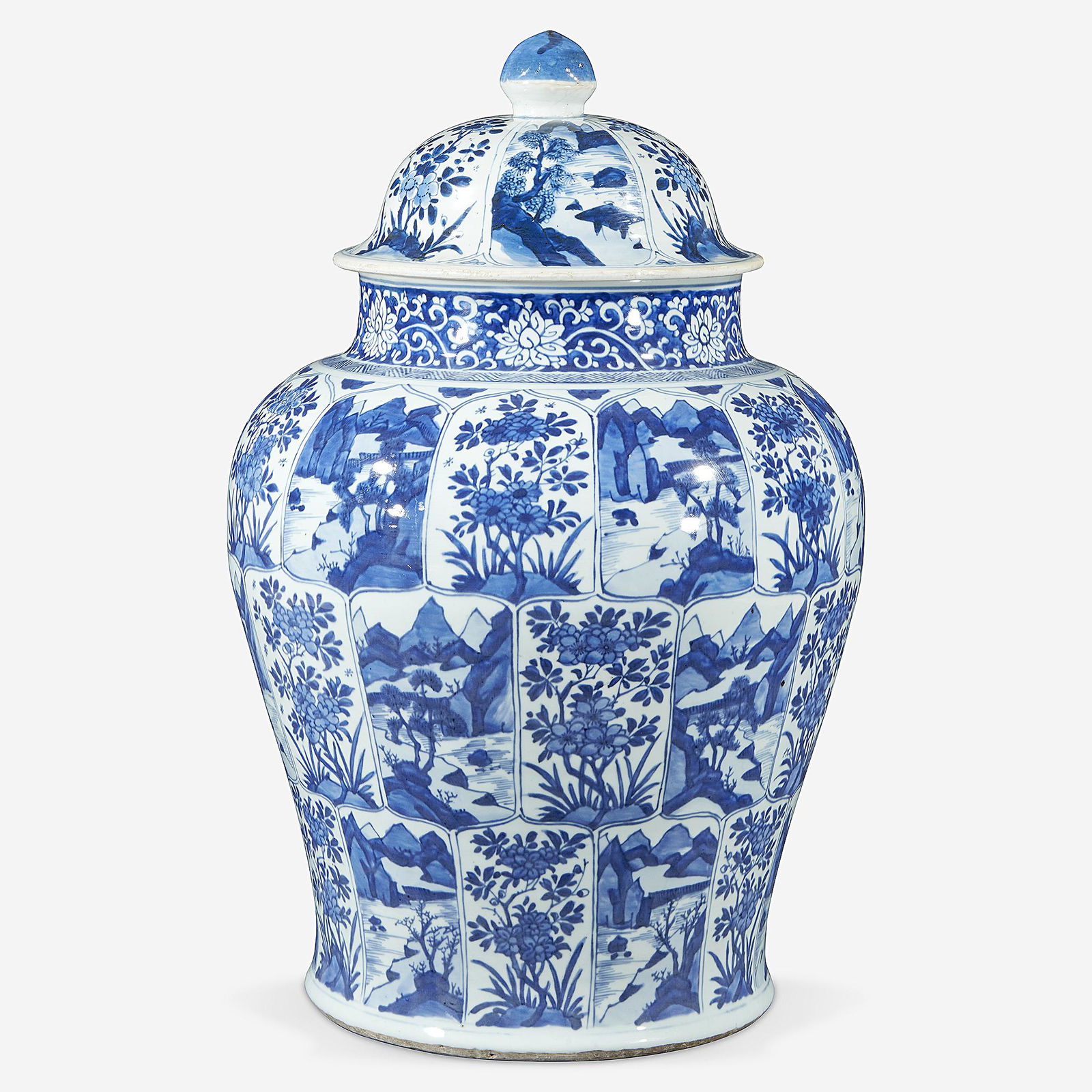 A Chinese blue and white porcelain large jar and cover (1 of 5)