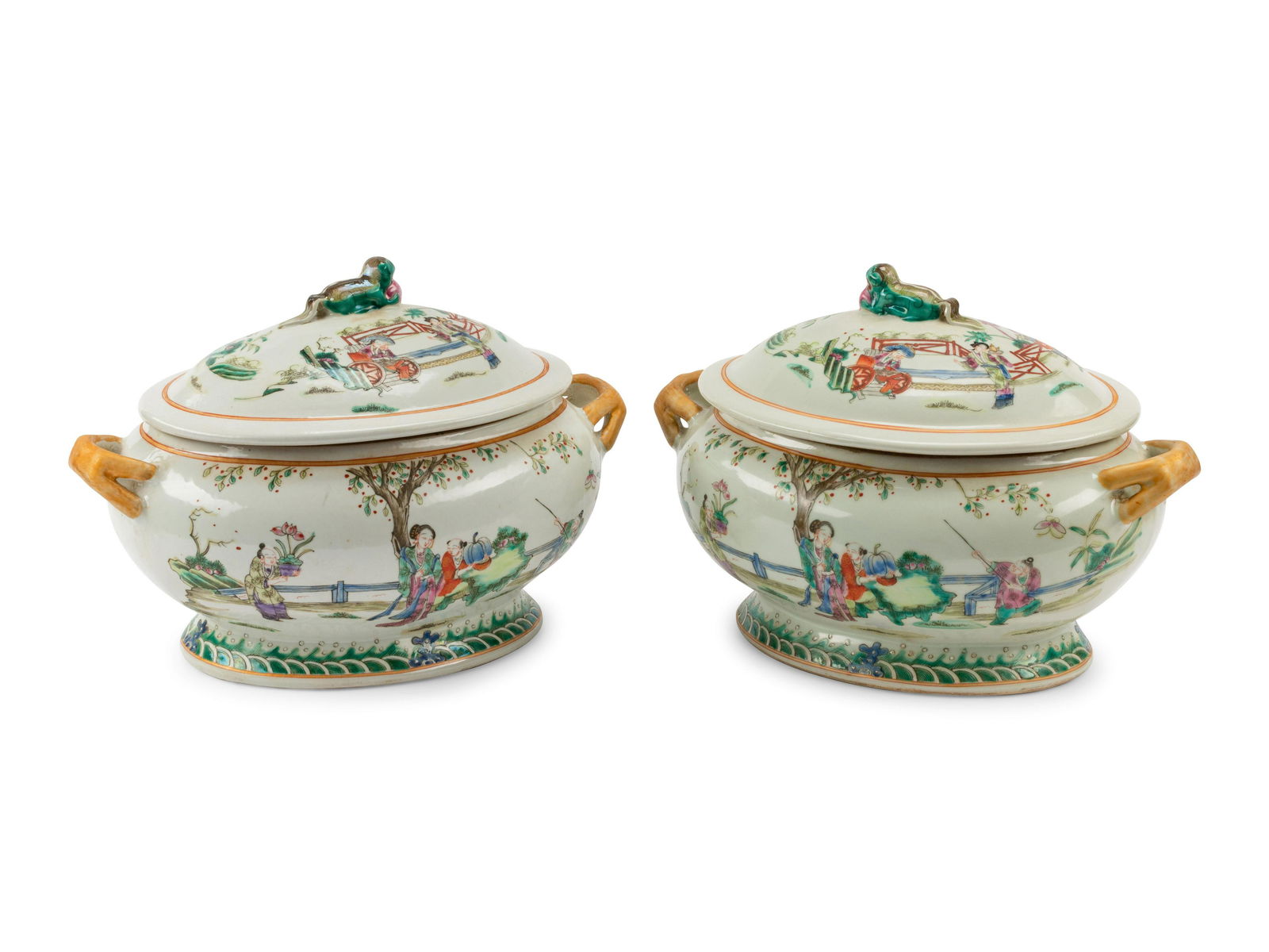 A Pair of Chinese Export Porcelain Tureens and Covers (1 of 4)